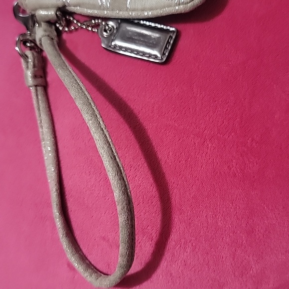 Coach Poppy Wristlet - Picture 3 of 6